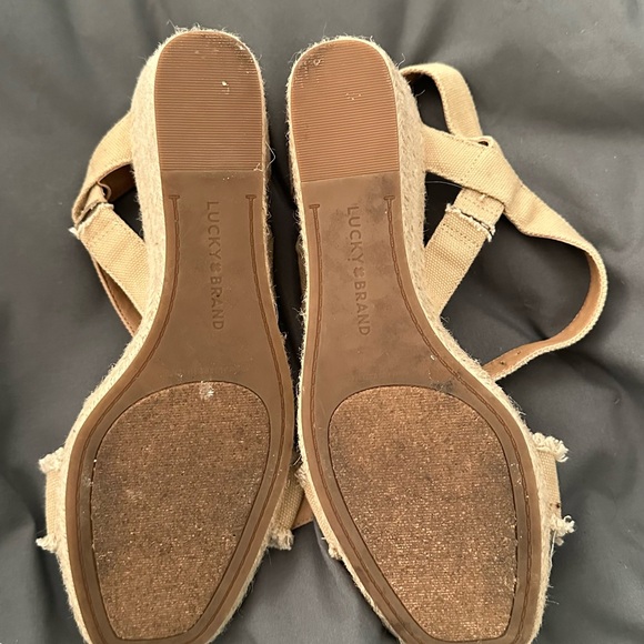 Lucky Brand Women's Beige Frayed Sandals - Picture 3 of 3